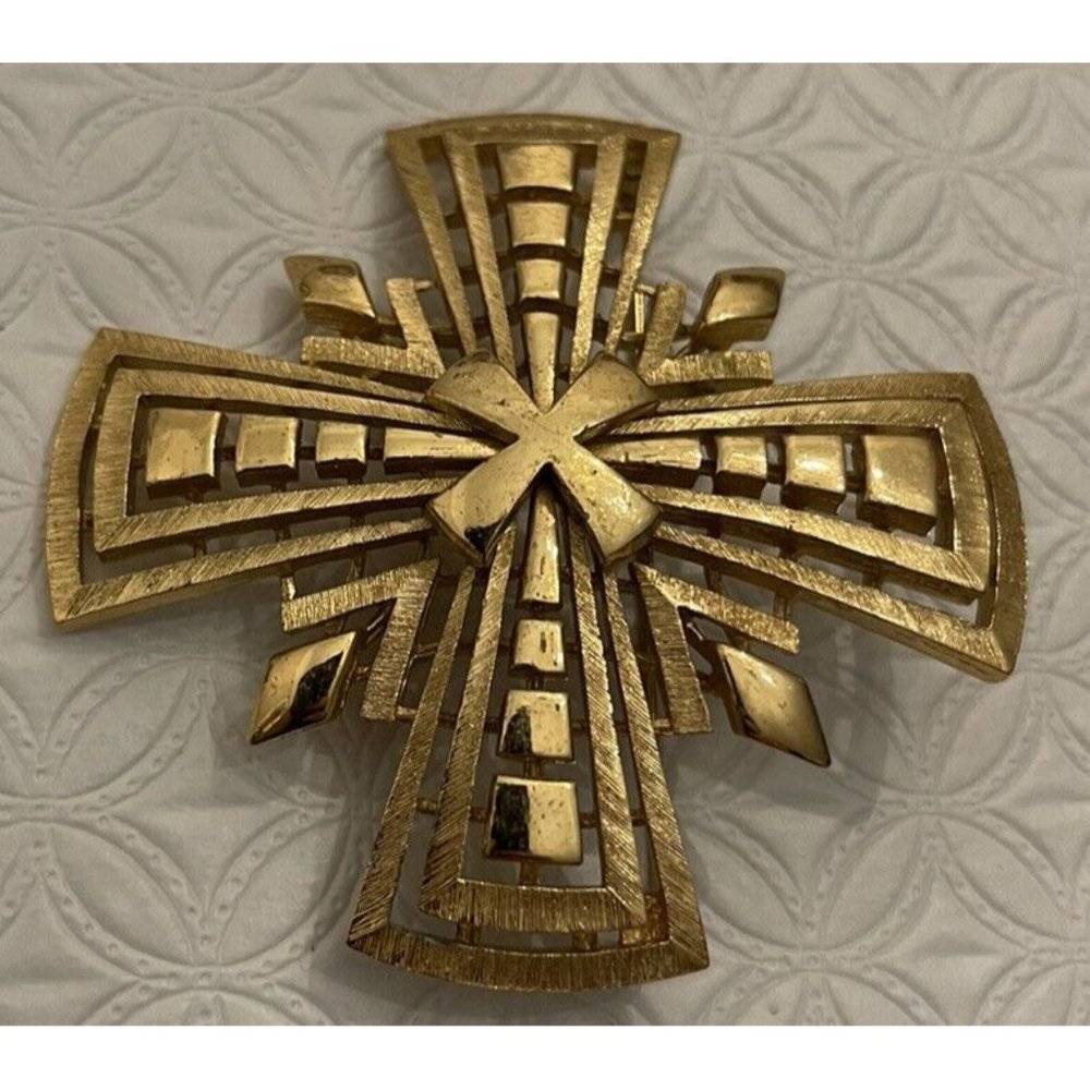 MONET Brooch Pendant Maltese Cross Gold Necklace Chain vintage estate jewelry